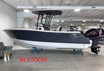 2023 Robalo R230 Shark Gray/White Boat